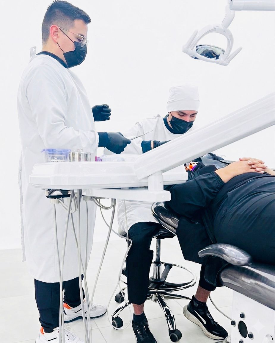 Odontólogos especializados en tratamiento dental en Münder Odontología Suba Bogotá